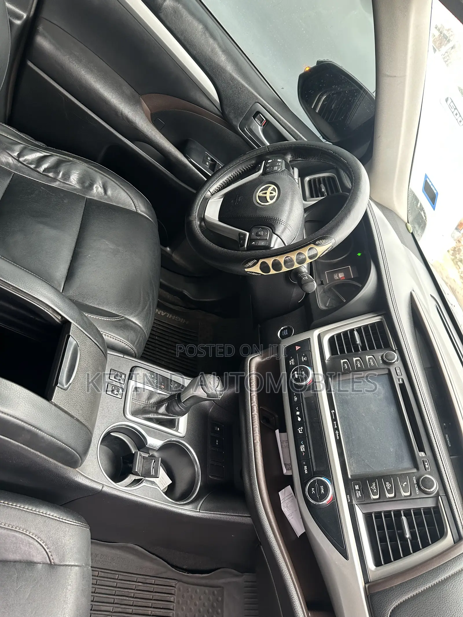 Toyota Highlander XLE 4x4 V6 (3.5L 6cyl 8A) 2018 Gray
