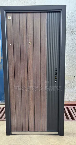 Single Paladin Smooth Door and Handle