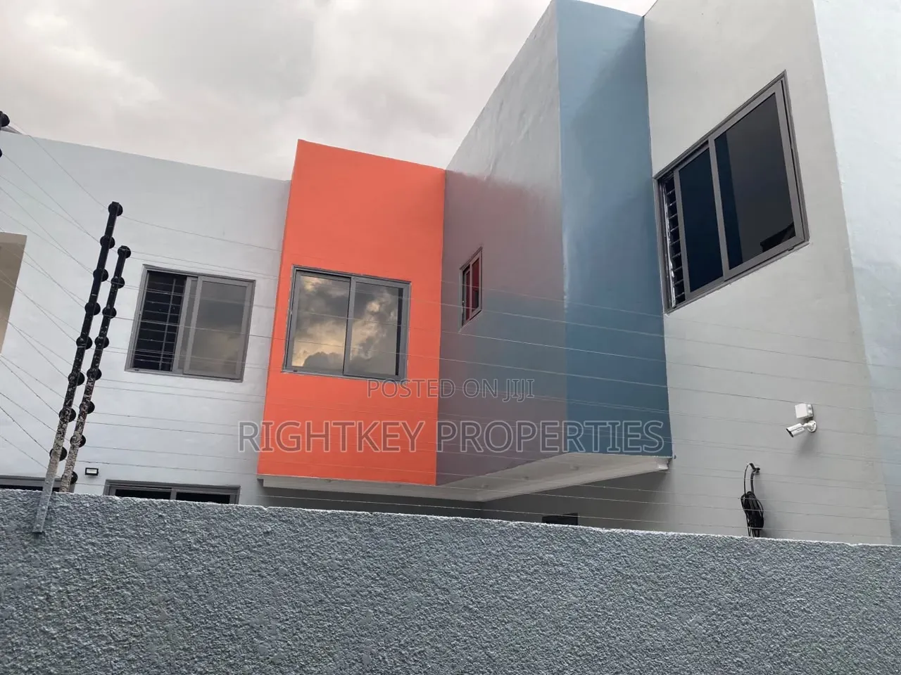 5bdrm House in Airport Road, Kumasi Metropolitan for sale