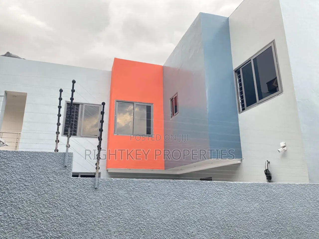 5bdrm House in Airport Road, Kumasi Metropolitan for sale