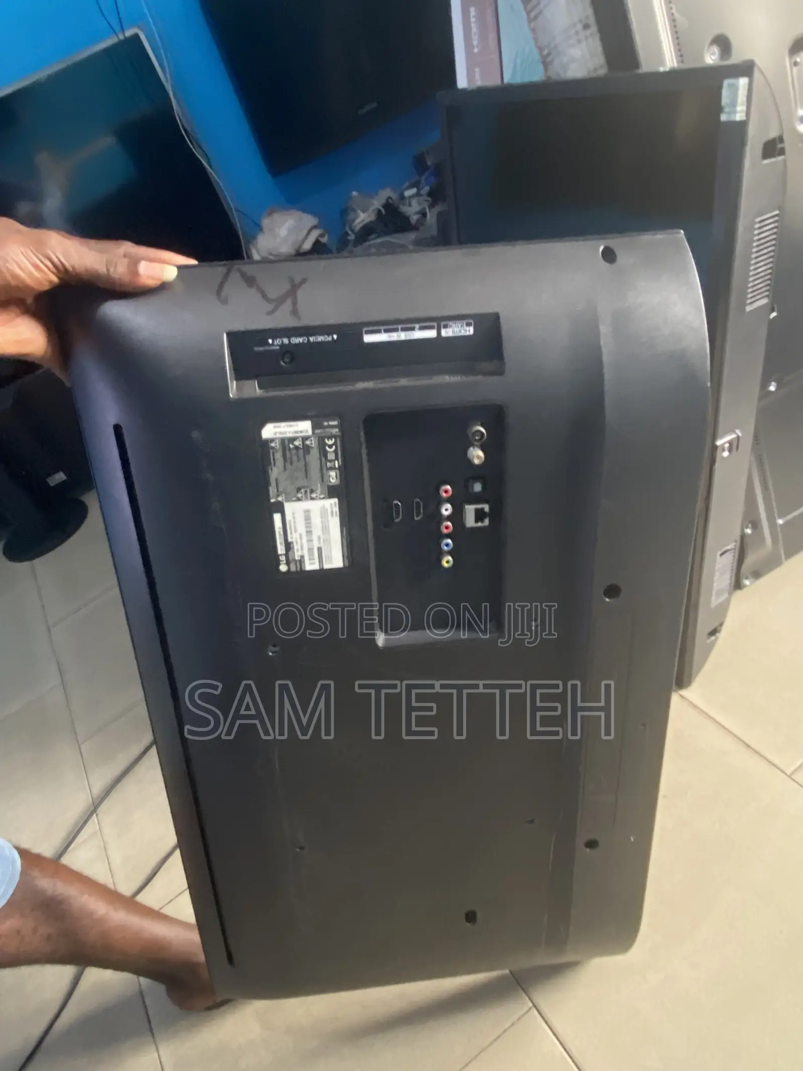 Neat Hatachi TV 32 Smart Full Hd