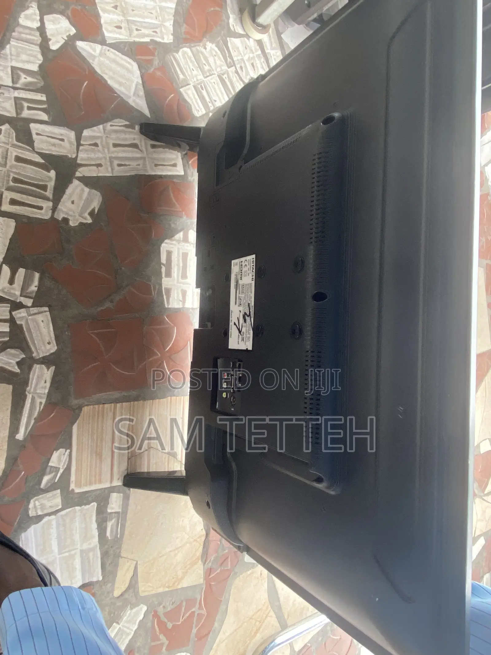 Neat Hatachi TV 32 Smart Full Hd