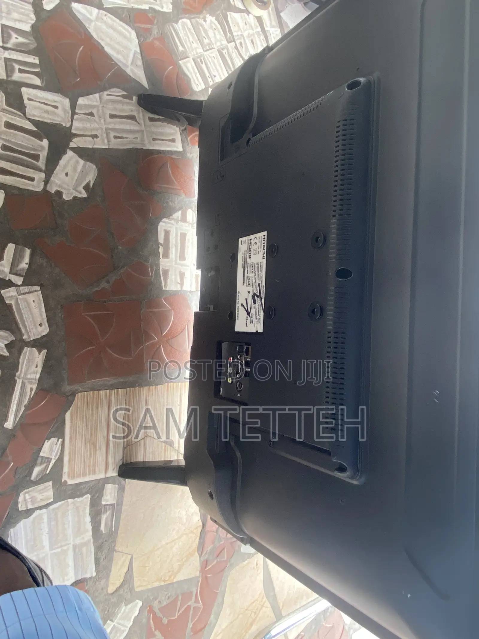 Neat Hatachi TV 32 Smart Full Hd