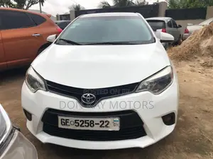 Toyota Corolla S Premium 4dr Sedan (1.8L 4cyl CVT) 2016 White