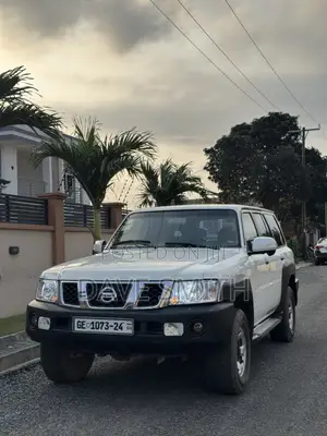 Nissan Patrol 4.8 2012 White