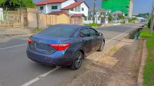Toyota Corolla LE (1.8L 4cyl 2A) 2018 Blue