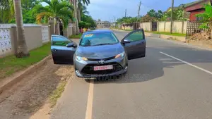 Toyota Corolla LE (1.8L 4cyl 2A) 2018 Blue