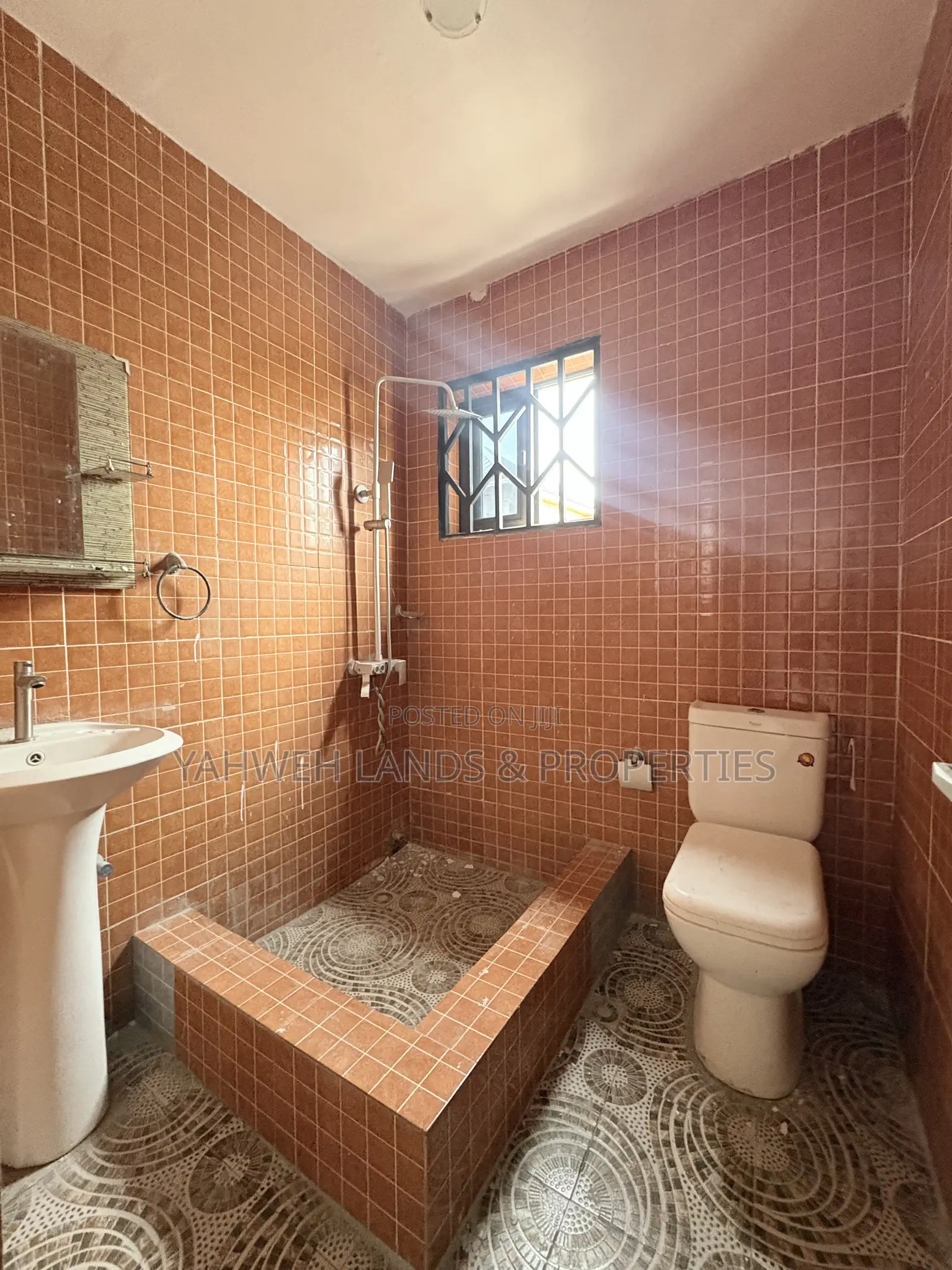 5bdrm Duplex in Akuaba Estate, Spintex for rent