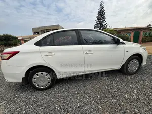 Toyota Yaris 2017 White