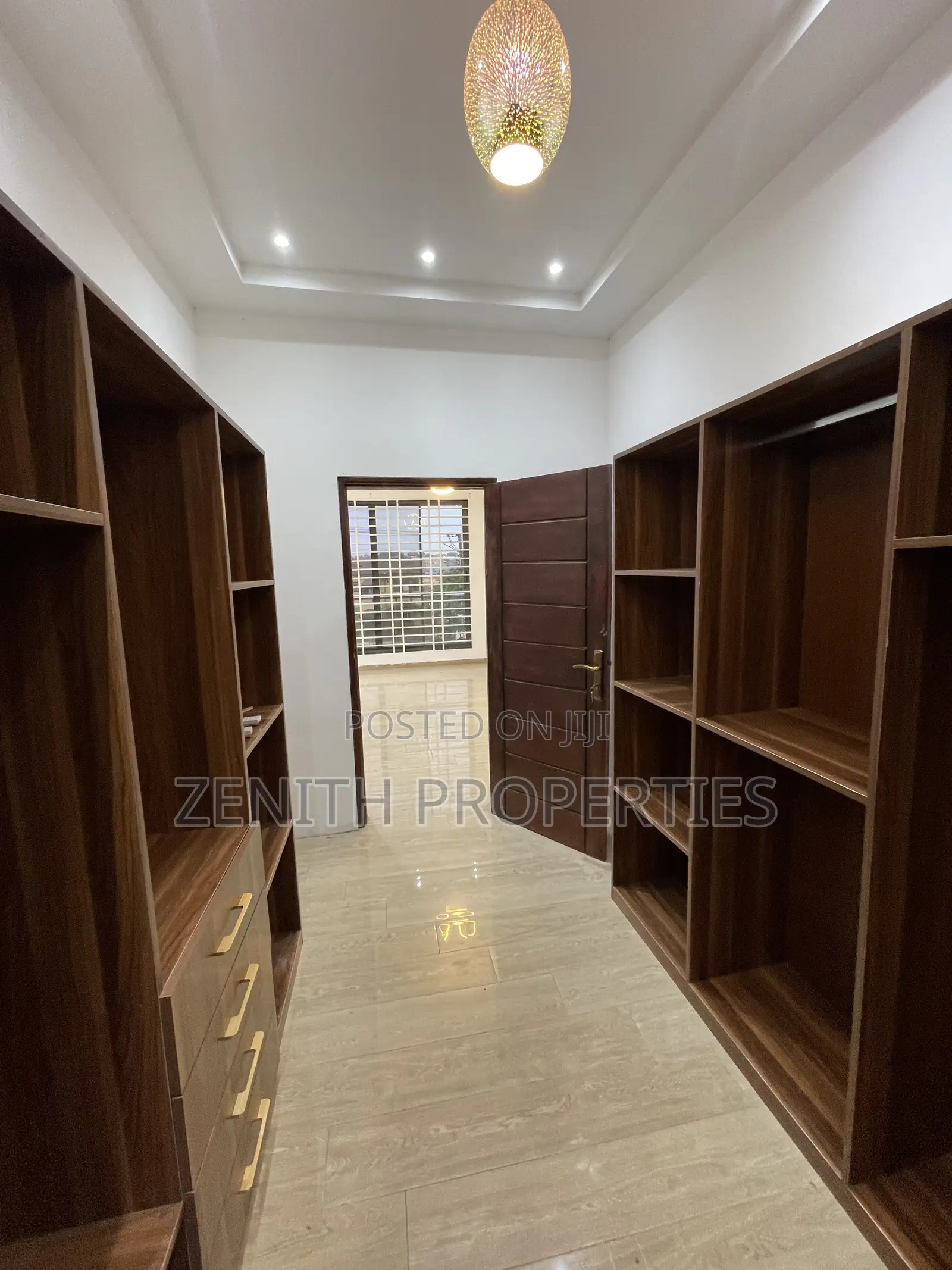 4bdrm Townhouse / Terrace in Zenith Realty, Old Barrier for rent