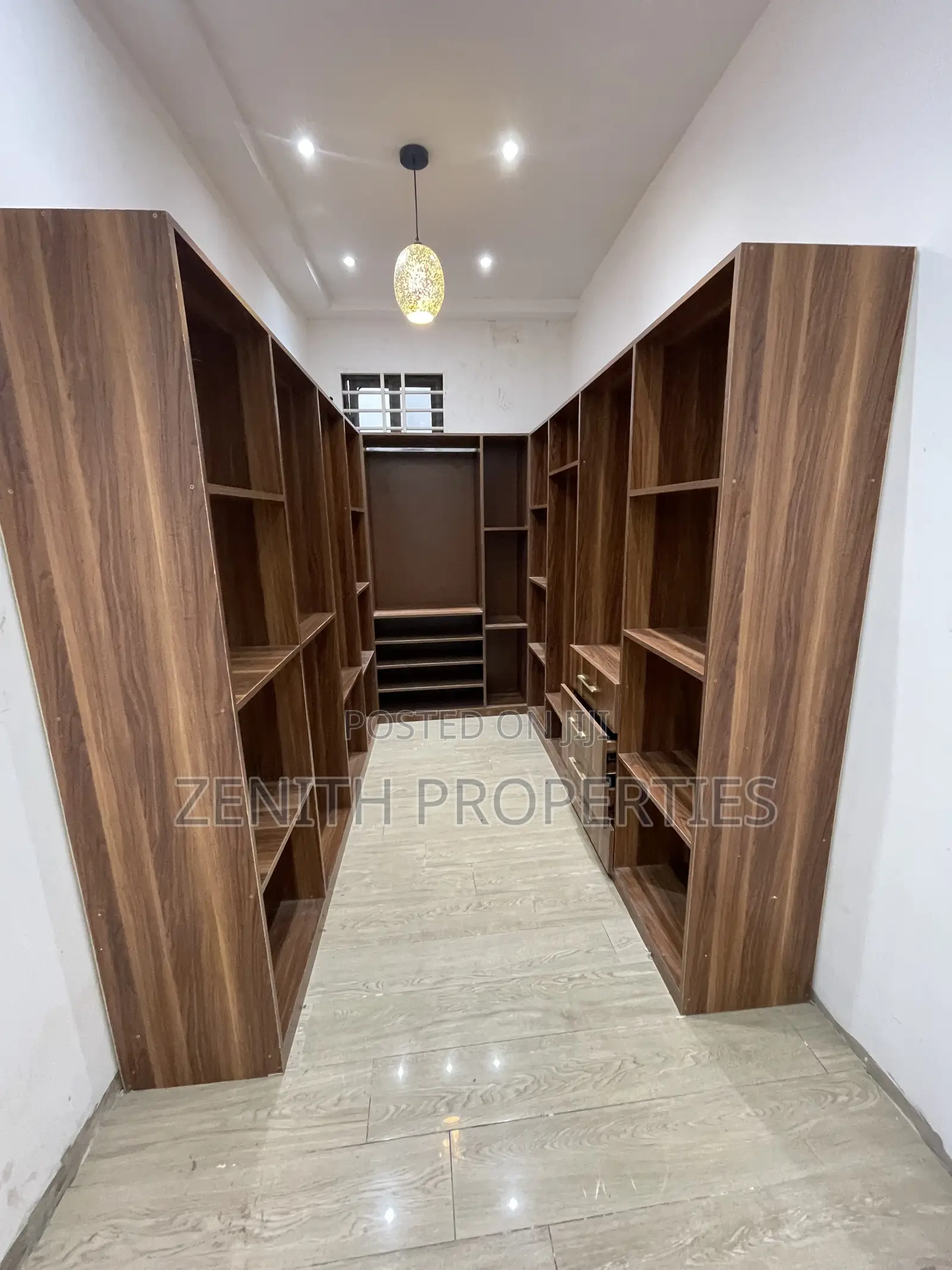 4bdrm Townhouse / Terrace in Zenith Realty, Old Barrier for rent