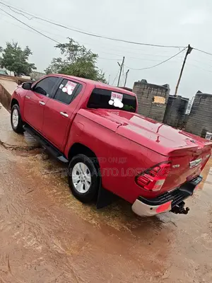 Toyota Hilux 2017 Red