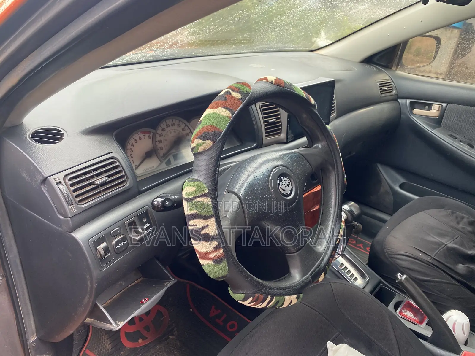 Toyota Corolla Base 4dr Sedan (1.8L 4cyl 5M) 2010 Gray
