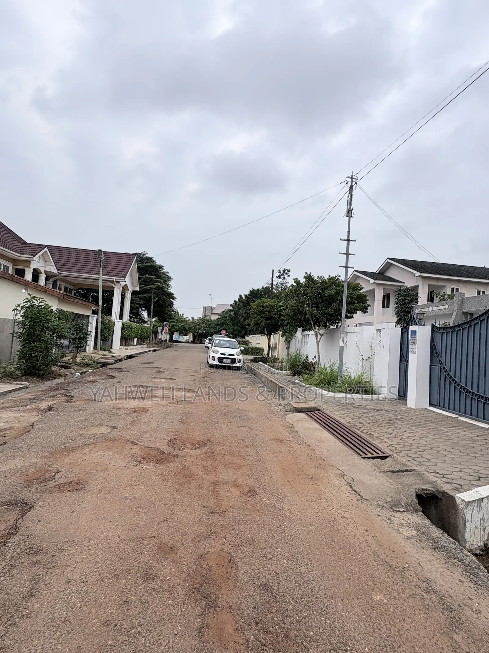8bdrm Duplex in Community 16, Spintex for sale