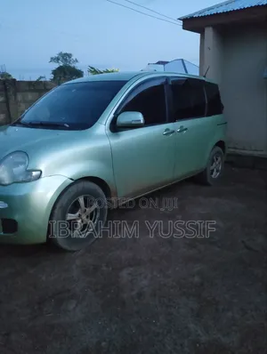 Toyota Sienta 2008 Green