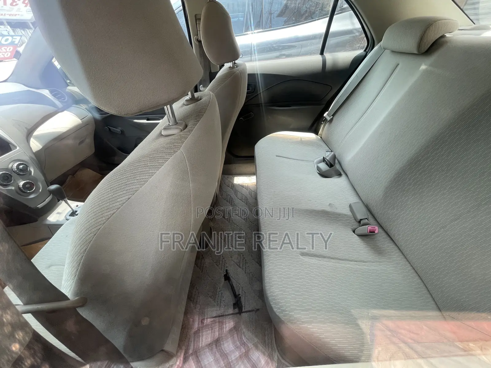 Toyota Belta 2013 Silver