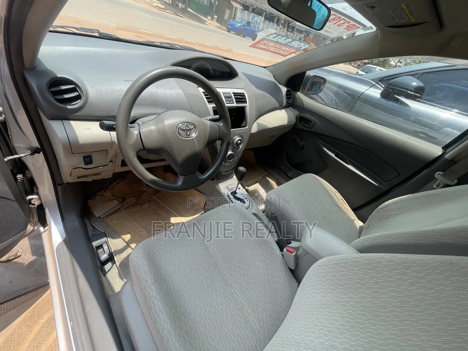 Toyota Belta 2013 Silver