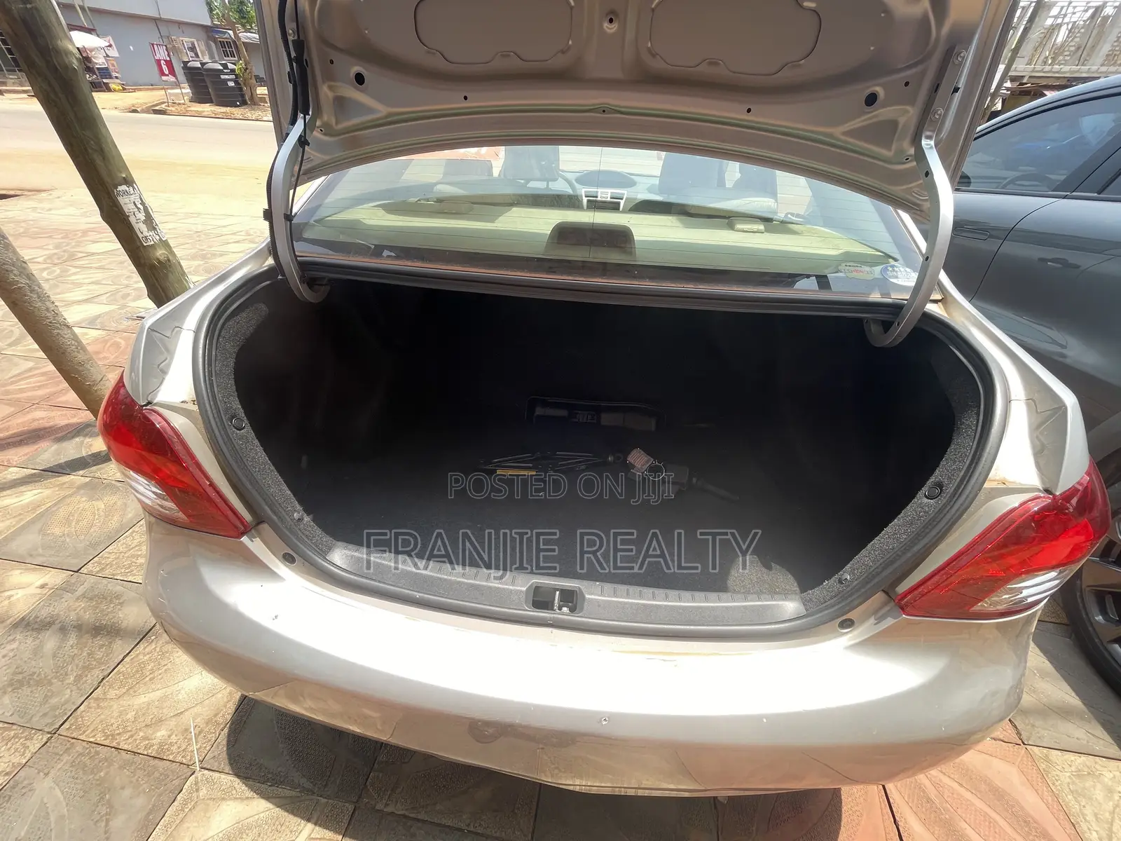 Toyota Belta 2013 Silver