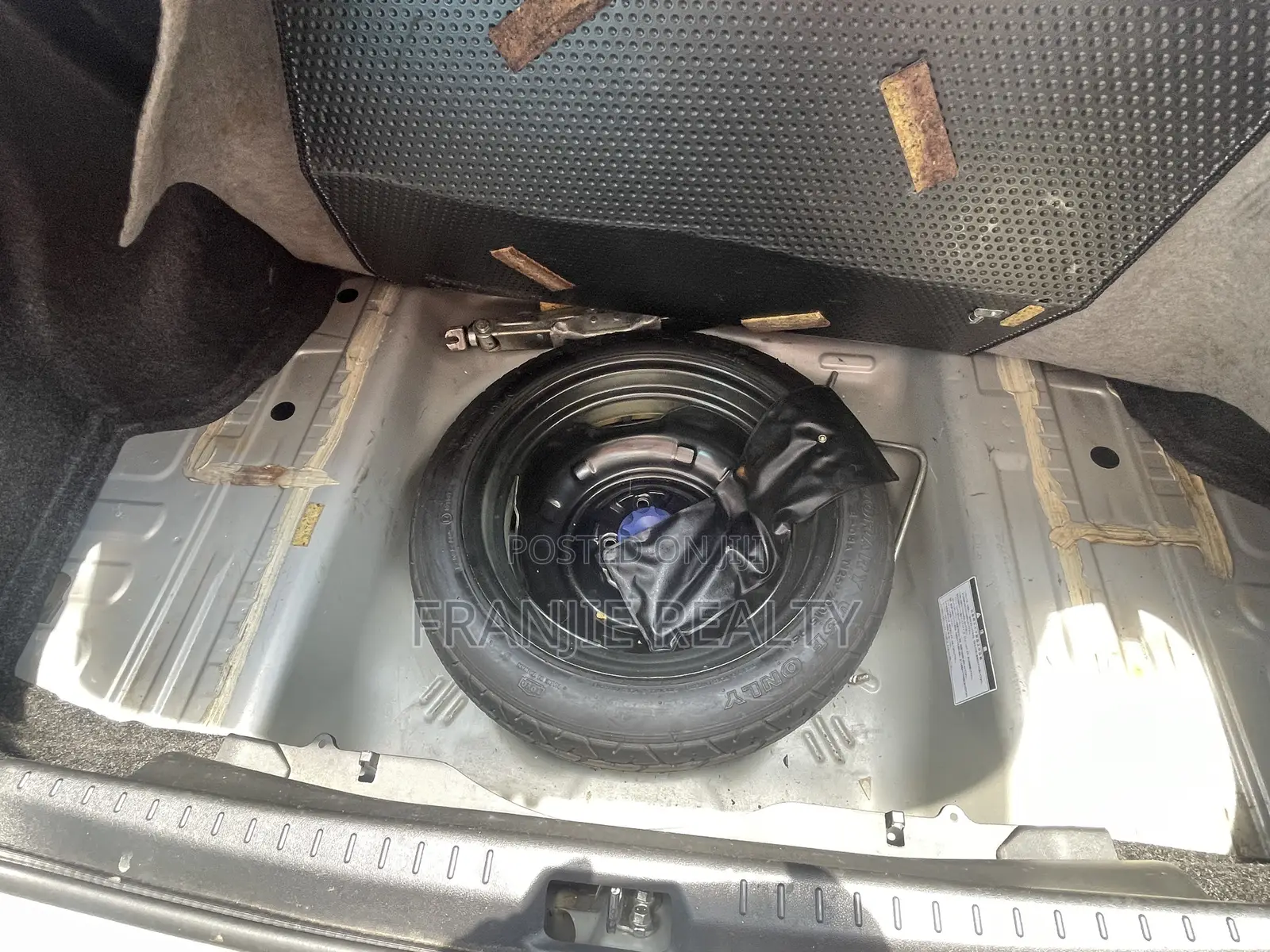 Toyota Belta 2013 Silver