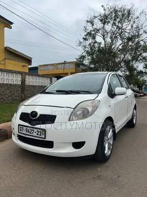 Toyota Vitz 1.3 AWD 5dr 2010 White