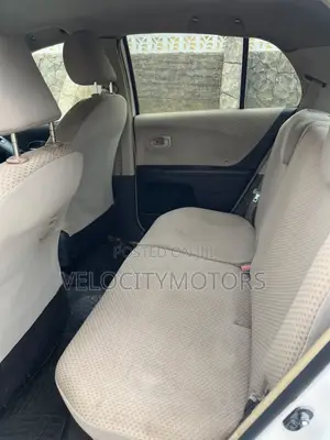Toyota Vitz 1.3 AWD 5dr 2010 White