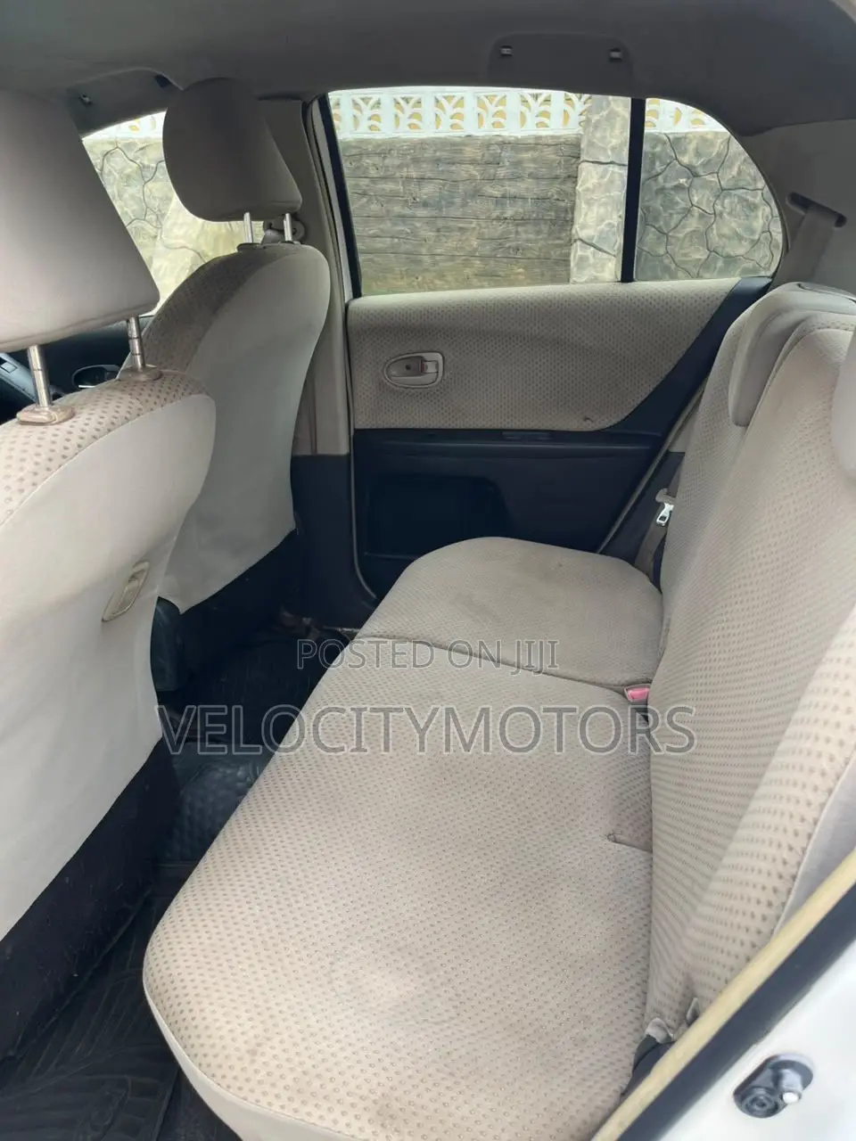 Toyota Vitz 1.3 AWD 5dr 2010 White