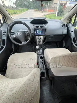 Toyota Vitz 1.3 AWD 5dr 2010 White