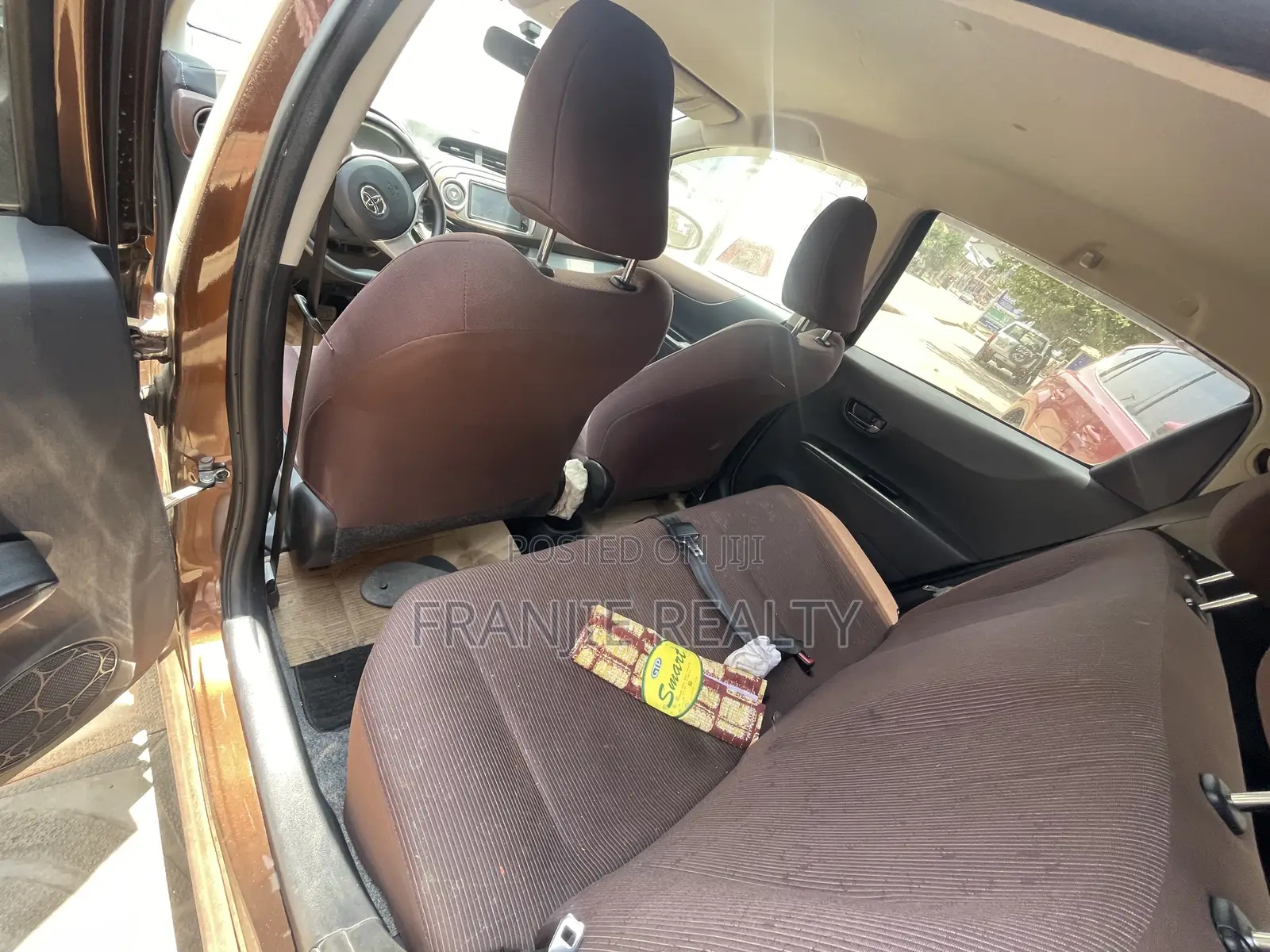 Toyota Vitz 1.3 FWD 5dr 2013 Brown