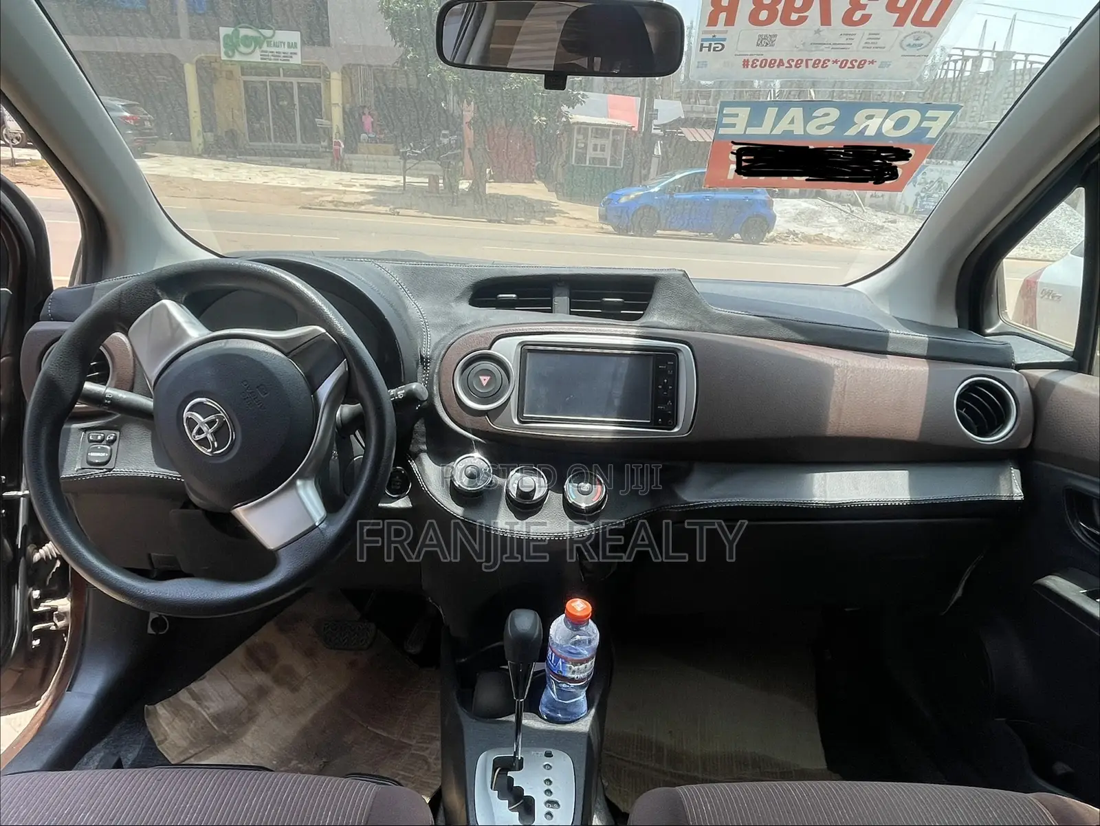 Toyota Vitz 1.3 FWD 5dr 2013 Brown