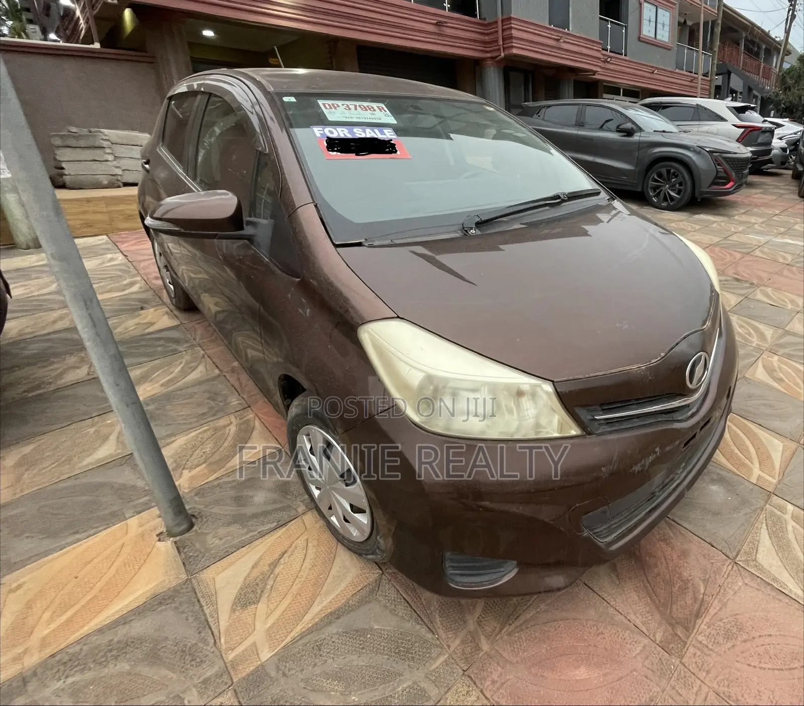 Toyota Vitz 1.3 FWD 5dr 2013 Brown