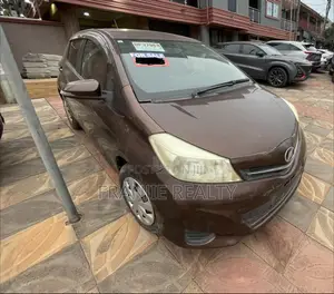 Toyota Vitz 1.3 FWD 5dr 2013 Brown