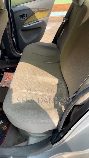 Toyota Belta 2011 Silver