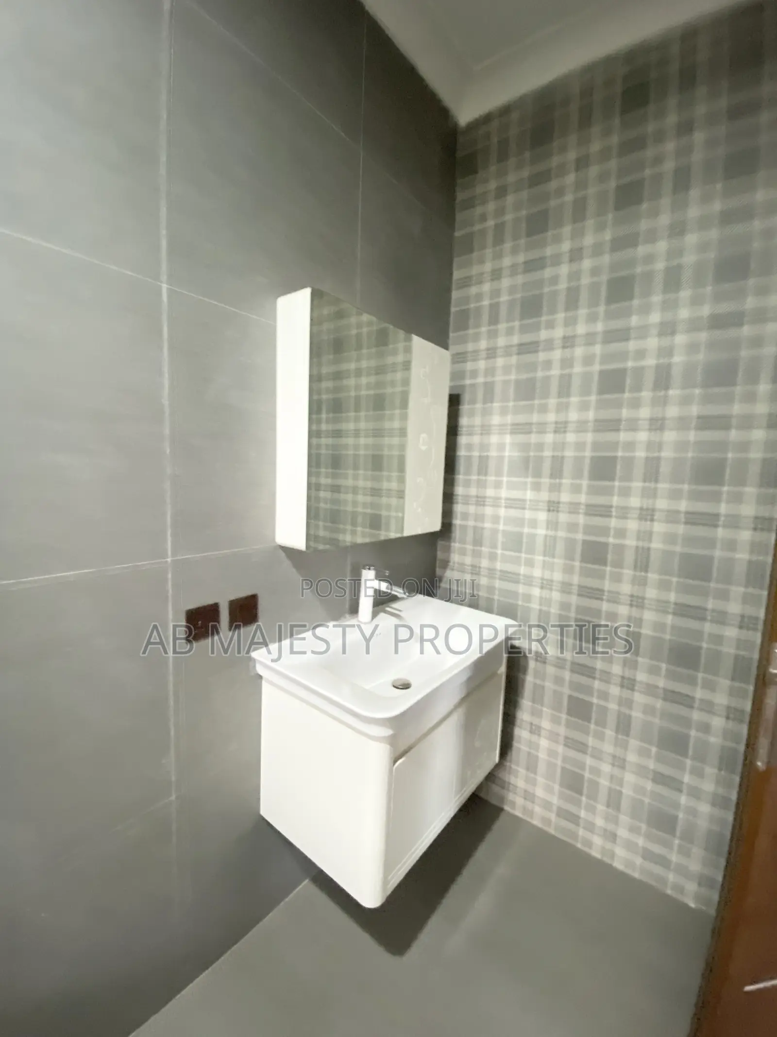 5bdrm House in Ab Majesty, Spintex for rent