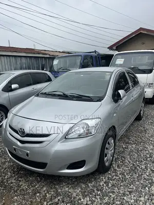 Toyota Belta 2015 Silver
