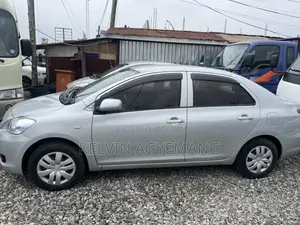 Toyota Belta 2015 Silver