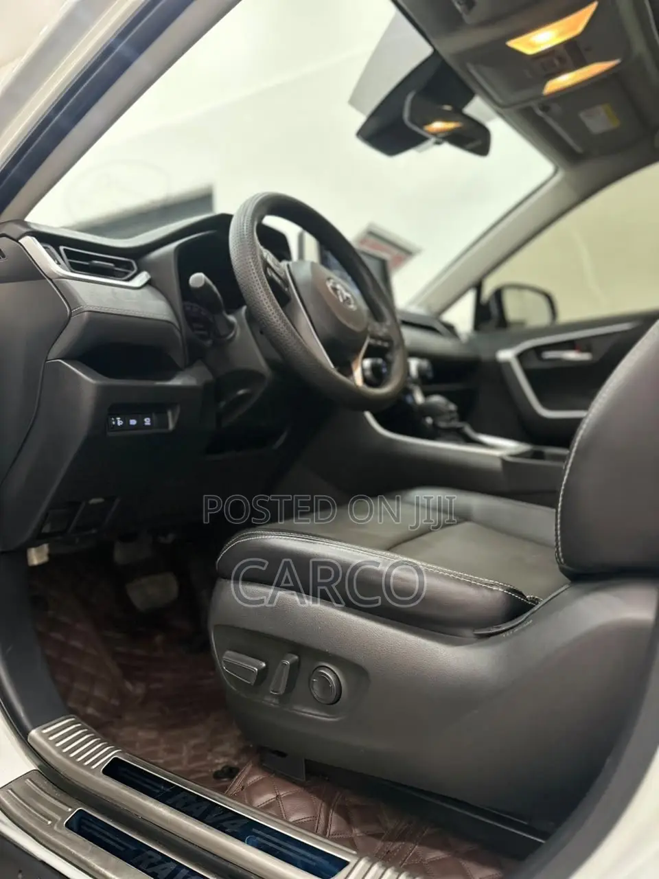 Toyota RAV4 2021 White