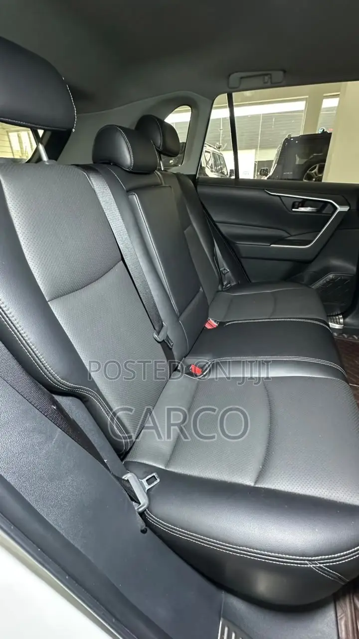 Toyota RAV4 2021 White