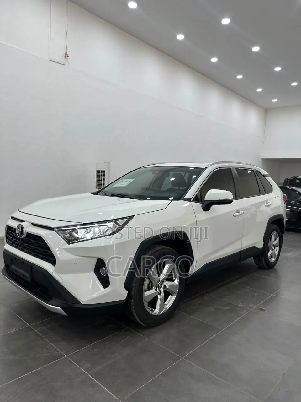Toyota RAV4 2021 White