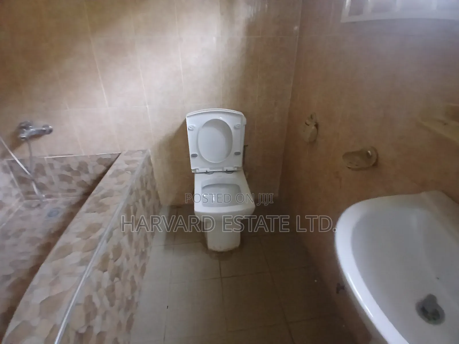 4bdrm Apartment in Fumesua, Tech-Ejisu, Kumasi Metropolitan for rent
