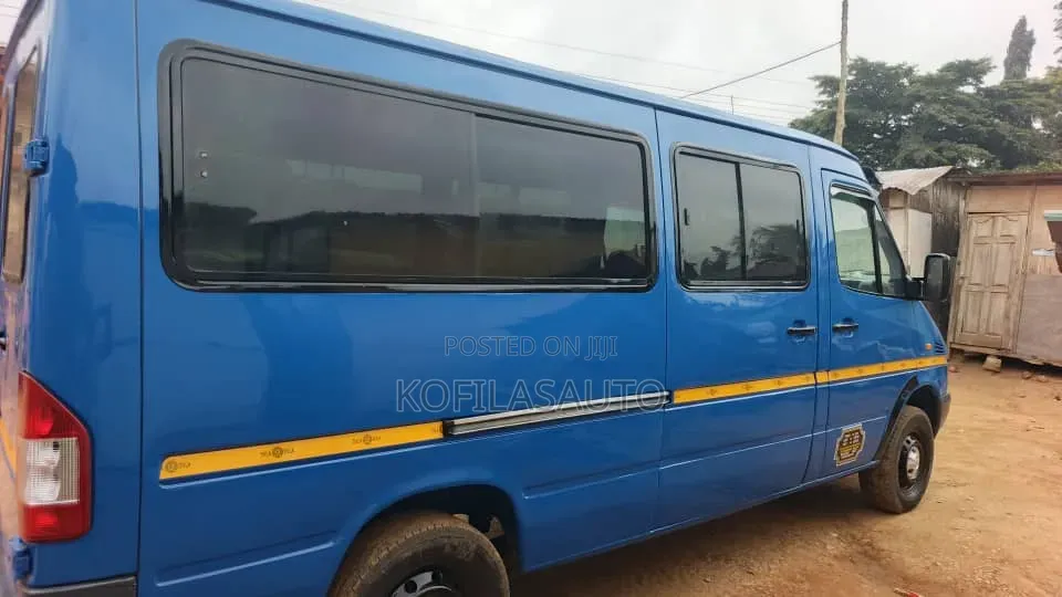 Mercedes-Benz Sprinter 2012 Blue