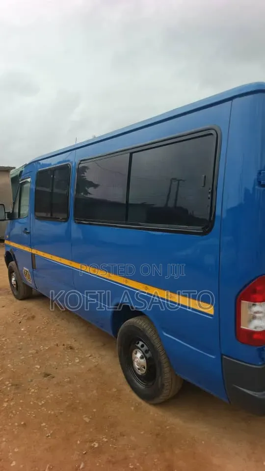 Mercedes-Benz Sprinter 2012 Blue