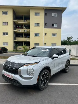 Mitsubishi Outlander 2022 White