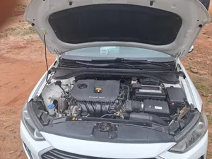 Hyundai Elantra Limited Sedan FWD (2.0L 4cyl 6A) 2017 White