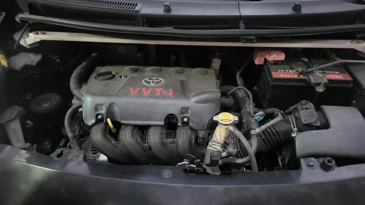 Toyota Yaris Base Hatchback 3dr 2011 Black