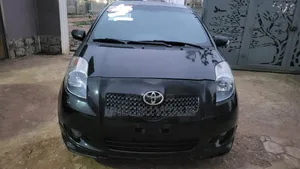 Toyota Yaris Base Hatchback 3dr 2011 Black