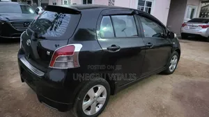 Toyota Yaris Base Hatchback 3dr 2011 Black