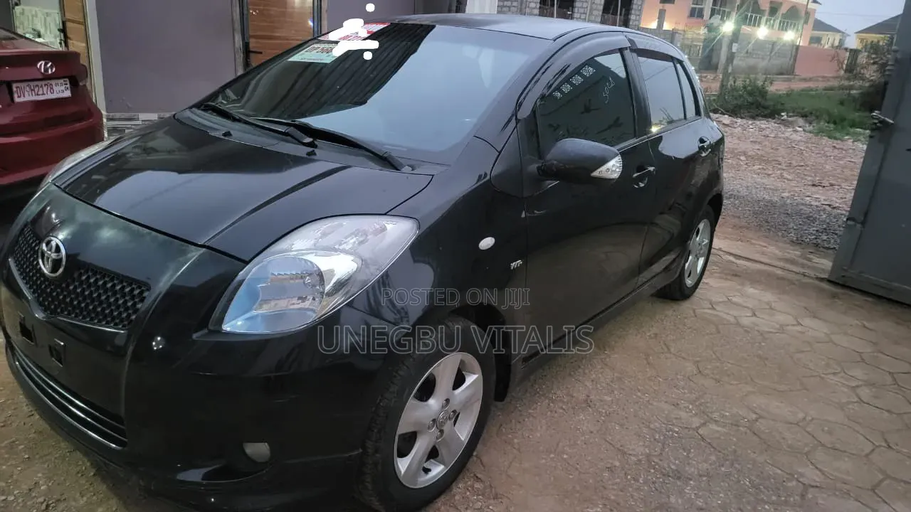 Toyota Yaris Base Hatchback 3dr 2011 Black