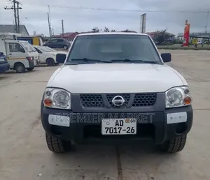 Nissan Hardbody 2010 White