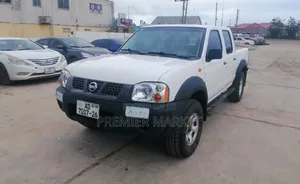 Nissan Hardbody 2010 White