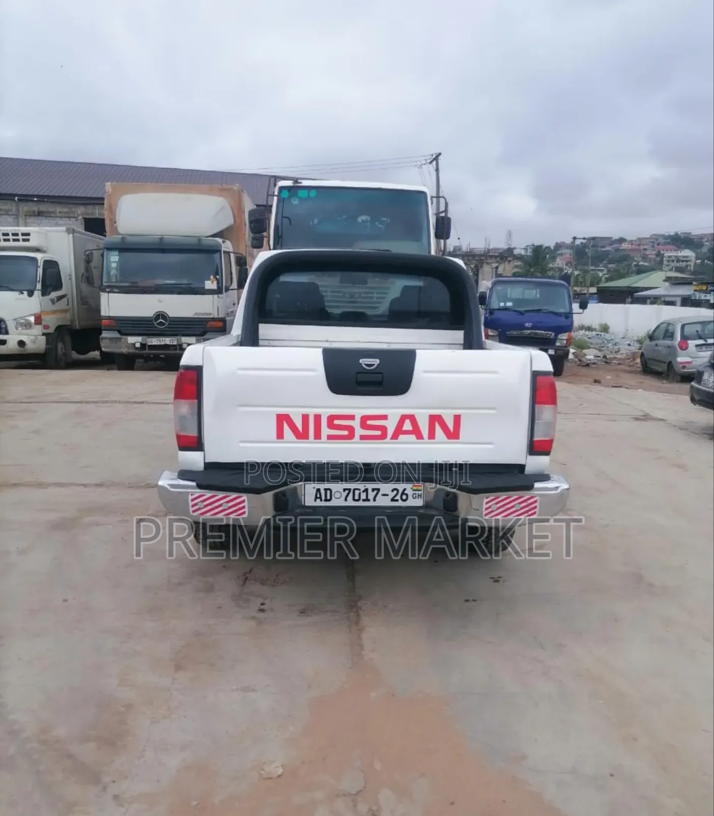 Nissan Hardbody 2010 White